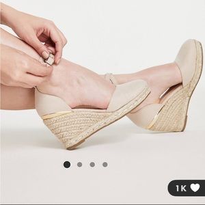 Tan/ light nude suede.